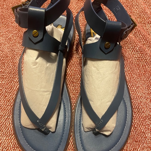 Michael Kors Thong sandals - Picture 2 of 5